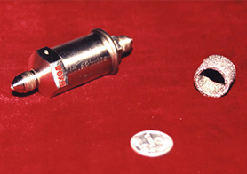 具有金属橡胶节流构件的节流器